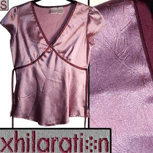 Silky textured blouse w/tie 🧾